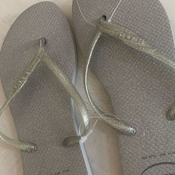 HAVAIANAS Silver Flip Flops Size 9 NWT - Picture 2 of 5
